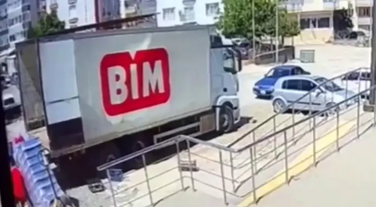 Osmaniye’de Market Çalışanı Kamyon Arasında Sıkıştı